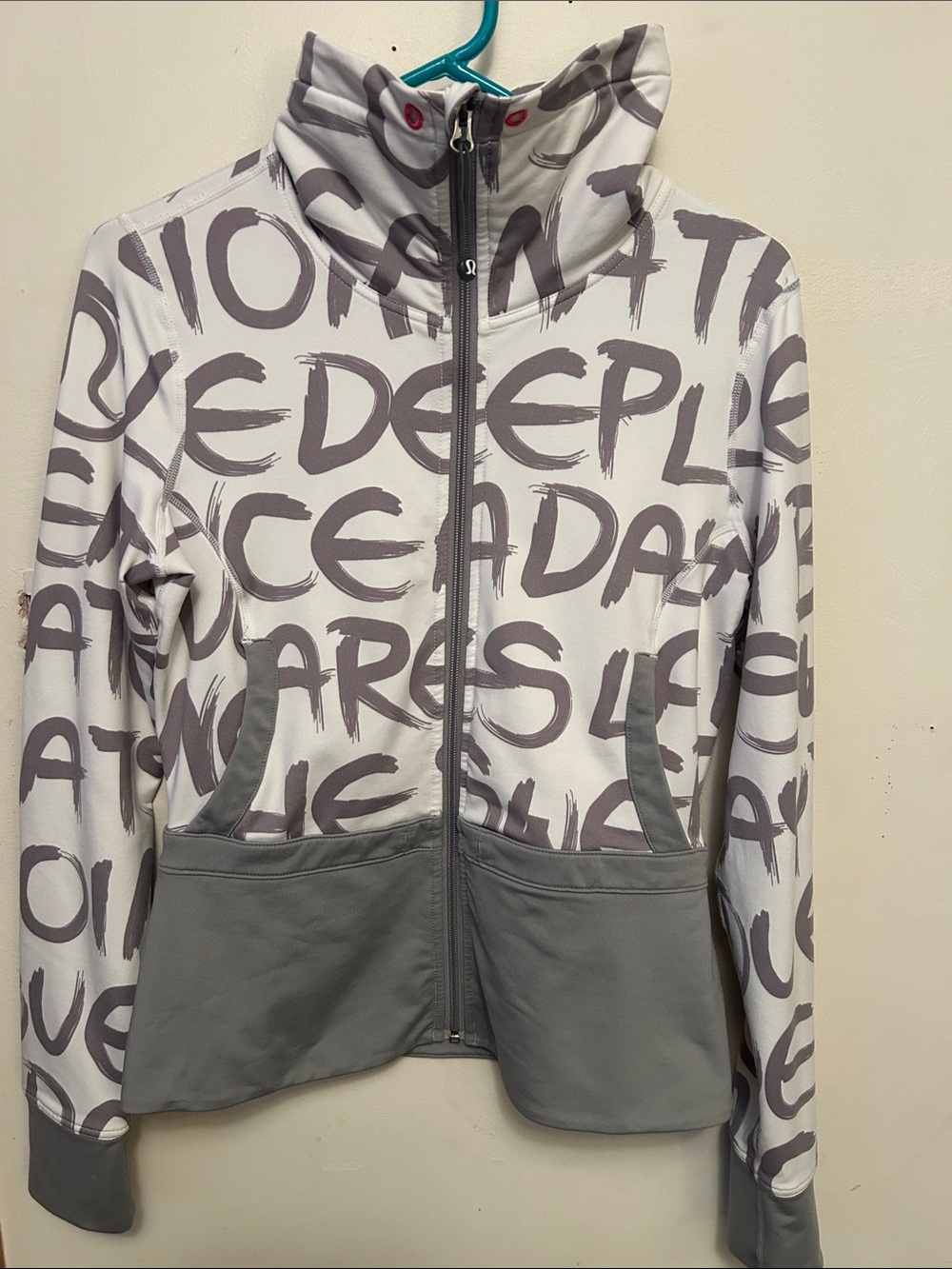 VERY RARE - Lululemon Define - vintage lululemon graphic Forme jacket☑️🤍☑️🤍
